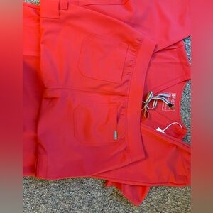 Figs coral color scrub set. Zamora jogger and Catarina top. XL NWT